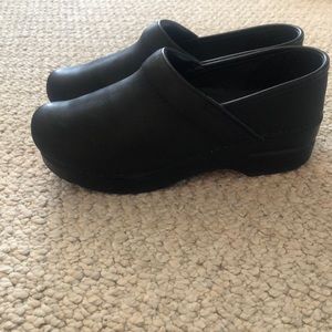 Dansko Oiled Leather Clog - Black size 6.5-7